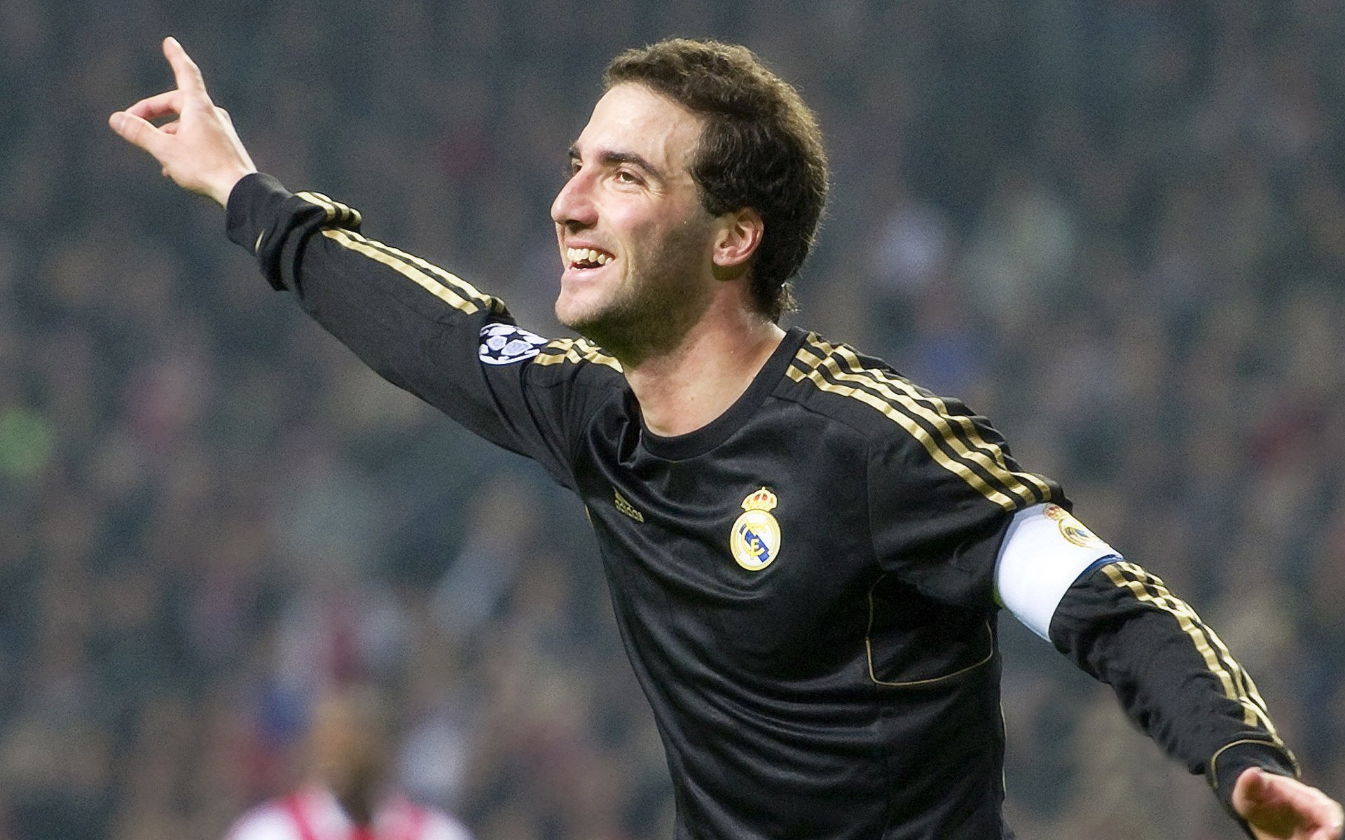 年度焦点之战之夜，库里全程高能输出，三分雨改写历史